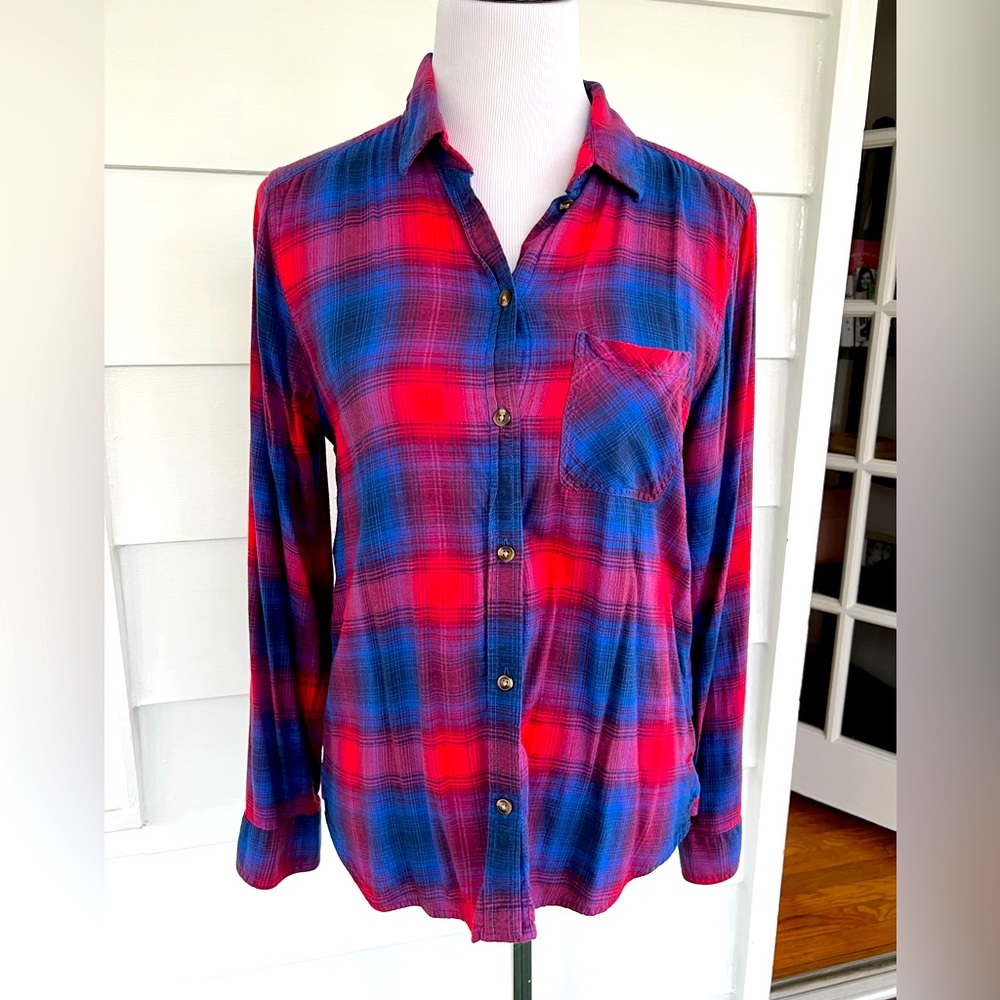 American Eagle blue and pink button down medium